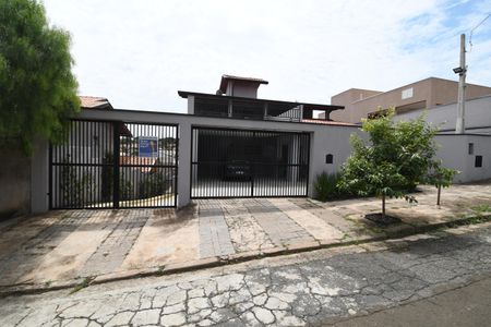 Casa à venda com 400m², 4 quartos e 5 vagasFachada