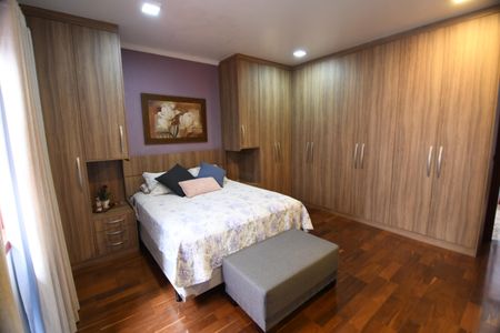 Casa à venda com 400m², 4 quartos e 5 vagasQuarto 4 - Suíte