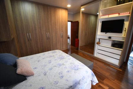 Casa à venda com 400m², 4 quartos e 5 vagasQuarto 4 - Suíte