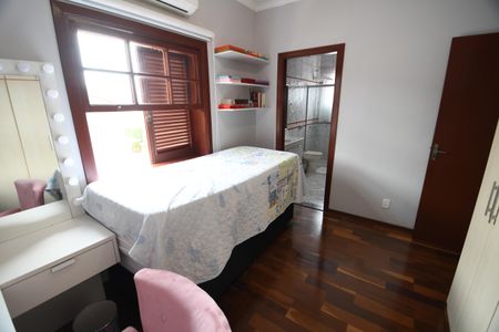 Casa à venda com 400m², 4 quartos e 5 vagasQuarto 3 - Suíte