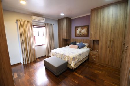 Casa à venda com 400m², 4 quartos e 5 vagasQuarto 4 - Suíte