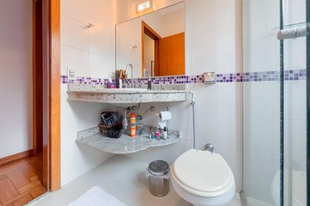 Casa à venda com 204m², 3 quartos e 3 vagas Casa à venda com 204m², 3 quartos e 3 vagasBanheiro Corredor