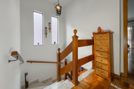 Casa à venda com 204m², 3 quartos e 3 vagas Casa à venda com 204m², 3 quartos e 3 vagasEscada