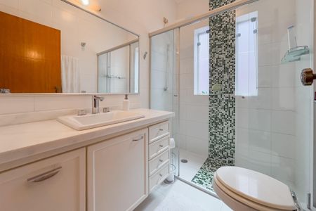 Casa à venda com 204m², 3 quartos e 3 vagas Casa à venda com 204m², 3 quartos e 3 vagasBanheiro da Suíte