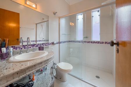 Casa à venda com 204m², 3 quartos e 3 vagas Casa à venda com 204m², 3 quartos e 3 vagasBanheiro Corredor