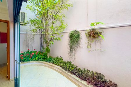 Casa à venda com 204m², 3 quartos e 3 vagas Casa à venda com 204m², 3 quartos e 3 vagasJardim