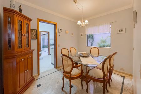Casa à venda com 204m², 3 quartos e 3 vagas Casa à venda com 204m², 3 quartos e 3 vagasSala de Jantar