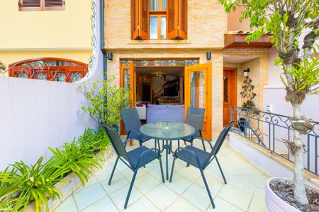 Casa à venda com 204m², 3 quartos e 3 vagas Casa à venda com 204m², 3 quartos e 3 vagasVaranda da Sala