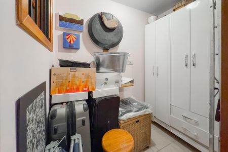 Casa à venda com 204m², 3 quartos e 3 vagas Casa à venda com 204m², 3 quartos e 3 vagasDepósito