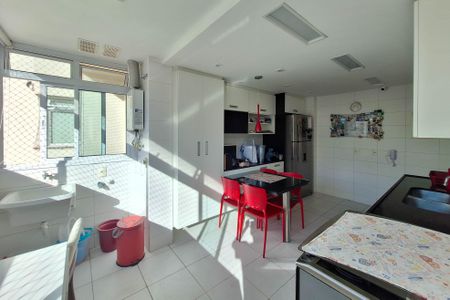 Apartamento à venda com 114m², 3 quartos e 2 vagas Apartamento à venda com 114m², 3 quartos e 2 vagasÁrea de Serviço