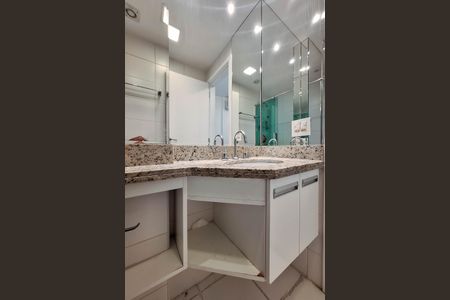 Apartamento à venda com 114m², 3 quartos e 2 vagas Apartamento à venda com 114m², 3 quartos e 2 vagasBanheiro da Suíte 1