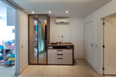 Apartamento à venda com 114m², 3 quartos e 2 vagas Apartamento à venda com 114m², 3 quartos e 2 vagasSuíte