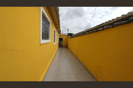 Casa à venda com 208m², 3 quartos e 2 vagasCorredor externo