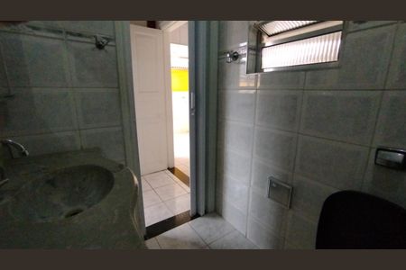 Casa à venda com 208m², 3 quartos e 2 vagasBanheiro