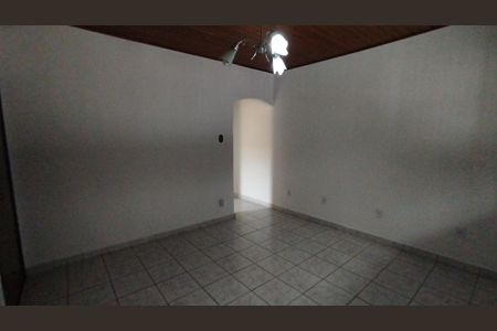 Casa à venda com 208m², 3 quartos e 2 vagasSala