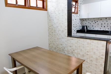 Casa para alugar com 250m², 3 quartos e 2 vagas Casa para alugar com 250m², 3 quartos e 2 vagasCozinha