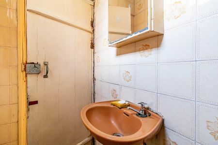 Casa à venda com 80m², 2 quartos e sem vaga Casa à venda com 80m², 2 quartos e sem vagaBanheiro de serviço