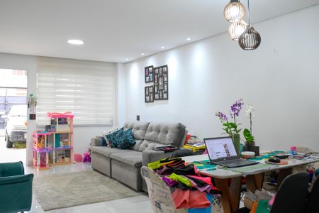 Casa à venda com 118m², 2 quartos e 2 vagas Casa à venda com 118m², 2 quartos e 2 vagasSala