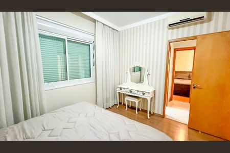 Apartamento à venda com 370m², 5 quartos e 5 vagas Apartamento à venda com 370m², 5 quartos e 5 vagasQuarto 4