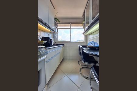 Apartamento à venda com 117m², 3 quartos e 2 vagas Apartamento à venda com 117m², 3 quartos e 2 vagasCozinha