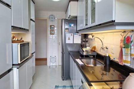 Apartamento à venda com 117m², 3 quartos e 2 vagas Apartamento à venda com 117m², 3 quartos e 2 vagasCozinha
