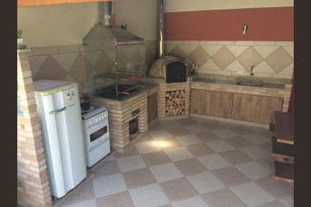 Casa à venda com 300m², 4 quartos e 4 vagasChurrasqueira