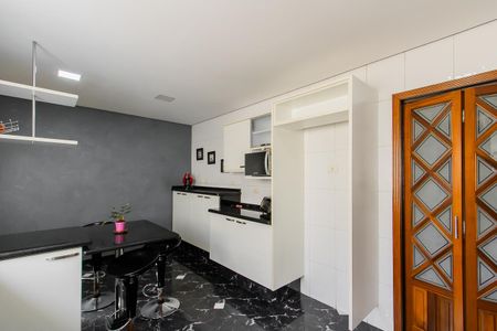 Casa à venda com 300m², 4 quartos e 4 vagas Casa à venda com 300m², 4 quartos e 4 vagasCozinha