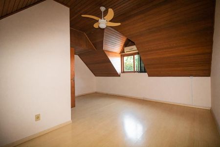 Casa de condomínio à venda com 102m², 2 quartos e 1 vaga Casa de condomínio à venda com 102m², 2 quartos e 1 vagaSotão