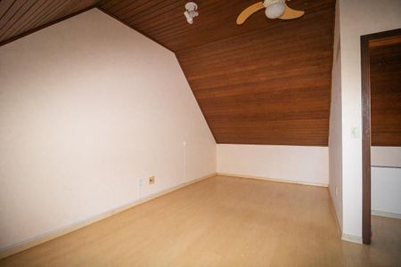 Casa de condomínio à venda com 102m², 2 quartos e 1 vaga Casa de condomínio à venda com 102m², 2 quartos e 1 vagaSotão