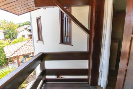 Casa de condomínio à venda com 368m², 3 quartos e 6 vagas Casa de condomínio à venda com 368m², 3 quartos e 6 vagasVaranda da Suíte 3