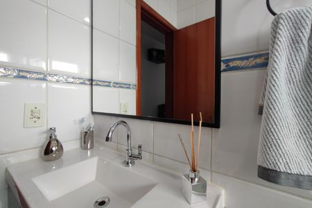 Casa à venda com 160m², 3 quartos e 2 vagas Casa à venda com 160m², 3 quartos e 2 vagasBanheiro Social