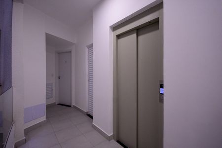 Apartamento à venda com 28m², 1 quarto e sem vagaÁrea comum - Elevador