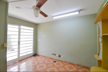 Casa à venda com 174m², 4 quartos e 2 vagasQuarto de Serviço
