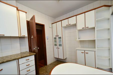 Apartamento à venda com 130m², 4 quartos e 2 vagasCozinha