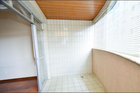 Apartamento à venda com 130m², 4 quartos e 2 vagasVaranda