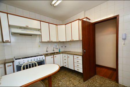 Apartamento à venda com 130m², 4 quartos e 2 vagasCozinha