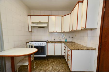 Apartamento à venda com 130m², 4 quartos e 2 vagasCozinha