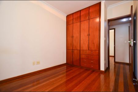Apartamento à venda com 130m², 4 quartos e 2 vagasQuarto2