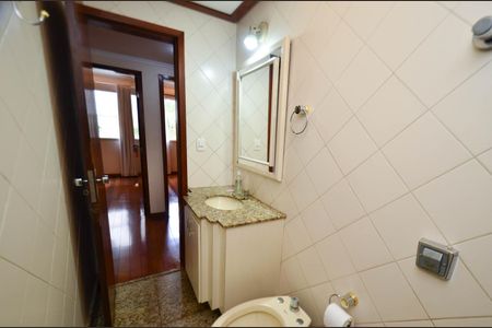 Apartamento à venda com 130m², 4 quartos e 2 vagasBanheiro social