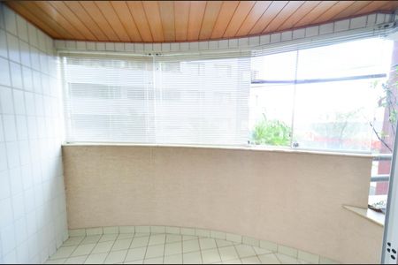 Apartamento à venda com 130m², 4 quartos e 2 vagasVaranda