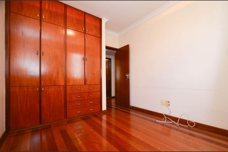 Apartamento à venda com 130m², 4 quartos e 2 vagasQuarto2