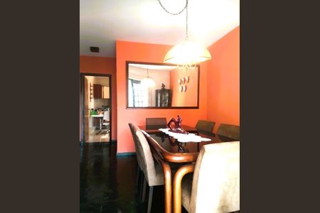 Casa de condomínio à venda com 394m², 4 quartos e 6 vagas