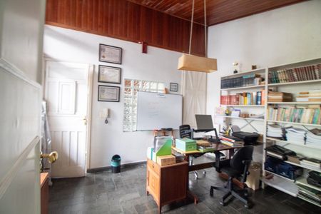 Casa à venda com 320m², 4 quartos e 4 vagas Casa à venda com 320m², 4 quartos e 4 vagasEscritório