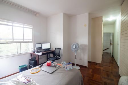 Casa à venda com 320m², 4 quartos e 4 vagas Casa à venda com 320m², 4 quartos e 4 vagasQuarto 1