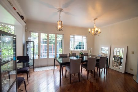 Casa à venda com 320m², 4 quartos e 4 vagas Casa à venda com 320m², 4 quartos e 4 vagasSala de Jantar