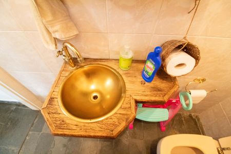 Casa à venda com 320m², 4 quartos e 4 vagas Casa à venda com 320m², 4 quartos e 4 vagasLavabo 2