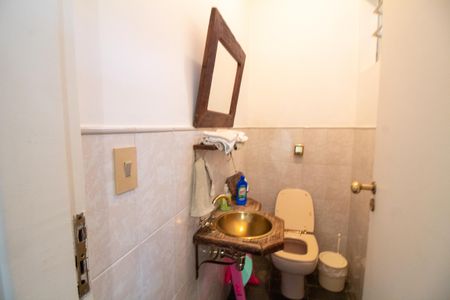 Casa à venda com 320m², 4 quartos e 4 vagas Casa à venda com 320m², 4 quartos e 4 vagasLavabo 2