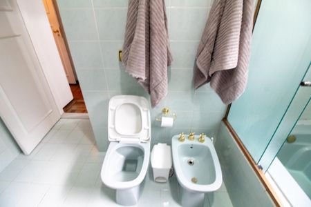 Casa à venda com 320m², 4 quartos e 4 vagas Casa à venda com 320m², 4 quartos e 4 vagasBanheiro da Suíte