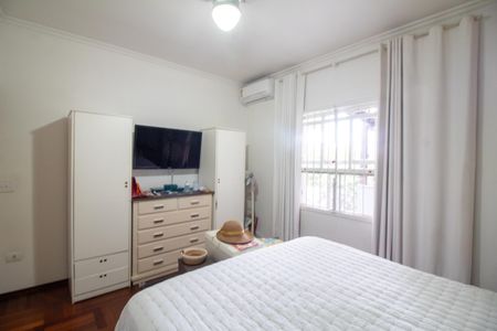 Casa à venda com 320m², 4 quartos e 4 vagas Casa à venda com 320m², 4 quartos e 4 vagasSuíte