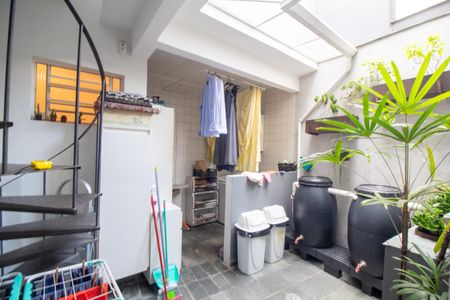 Casa à venda com 320m², 4 quartos e 4 vagas Casa à venda com 320m², 4 quartos e 4 vagasÁrea de Serviço